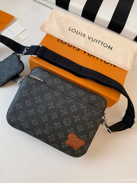 VUITTON LOUIS TRIO MESSENGER 0323